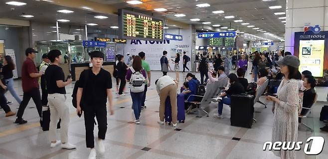 경기도내 철도역사 가운데 수원역이 일일 평균 승객이 가장 많은 것으로 나타났다..© 뉴스1 유재규 기자