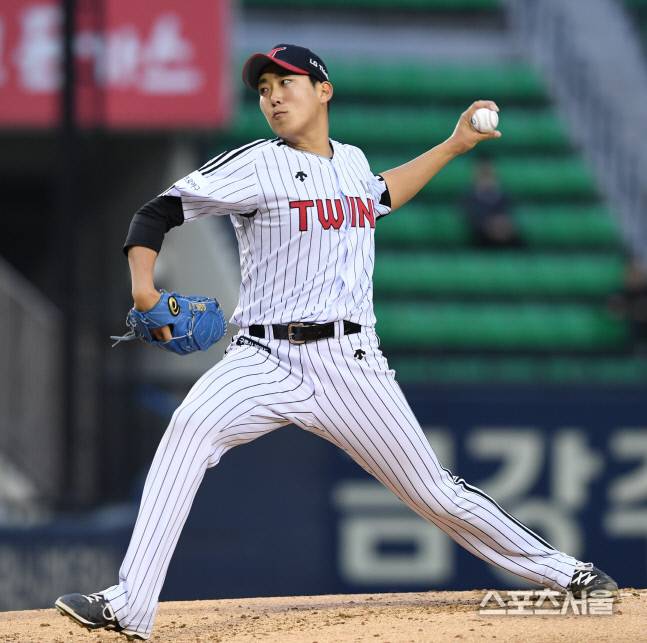 2018년 4월 24일 잠실 넥센전에 등판한 LG  손주영. 잠실 | 김도훈기자 dica@sportsseoul.com