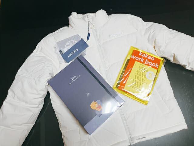 카카오게임즈는 재택 근무 중인 임직원들에게 송년 선물을 제공했다.