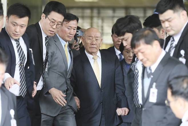 전두환 전 대통령(가운데)./ 사진=홍봉진 기자