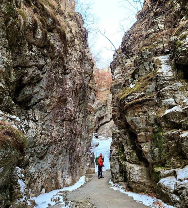 삼악산 등선폭포와 협곡