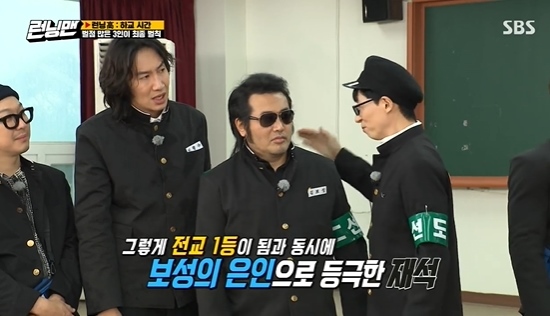 24 Days On SBS Sunday is good - Running Man, the student director Shin Jin gave the members a penalty.The Burning 18 Again was launched, which selects the best circles in the running high on the day.Penalties can be evaluated based on the student principal, and individual penalties can be deducted if the student principal pays the upbringing dues for the circle activity fee.The leading part (Yoo Jae-suk, Lee Kwang-soo, Kim Bo-sung), the band part (Song Ji-hyo, Haha, Yang Se-chan), and the dance part (Ji Suk-jin, Kim Jong-kook, Jeon So-min, Defconn) are 14th Period Mystery Strawberry Split Game I started.Ji Suk-jin tried to start strawberry game by posting tension after replacing DefconnJi Suk-jin started the engine saying I like strawberries, but Yoo Jae-Suk started interrupting, saying, Why do you like it?, Hows the apple? and Hows the grape?Ji Suk-jin answered each of Yoo Jae-Suks questions and laughed as he missed the start timing; Haha continued to ask how Shine Muscat was and added a laugh.The band attacked the leading man, but the dancer Ji Suk-jin suddenly shouted strawberries. Ji Suk-jin laughed when he said, Why did not you attack us before?Kim Jong-kook said, Im not angry anymore, and Defconn said, Can you hear the hallucinations now?Jeon So-min also danced and tried to boost the morale, but Ji Suk-jin was annoyed.When Jeon So-min danced, Ji Suk-jin reluctantly got up and started dancing.The other circles told Kim Bo-sung to shout the leader, and Lee Kwang-soo said, The leader is us.But eventually Kim Bo-sung shouted Leading 8, and Kim Bo-sungs own goal put the lead in the top spot: the first was the band and the second was the dance.Each circle then began to hide the circlebee received in the circle room.Lee Kwang-soo hid Circlebee with Yoo Jae-Suk, but sneaked out the circlebee while Yoo Jae-Suk sold a glance.Each circle then entered the other circle room and began to search for the circle, Lee Kwang-soo, who entered the leading circle room after submitting the upbringing dues and tried to find the money he had hidden.Defconn found this, and caught Lee Kwang-soo, who went to a sounding place and swung the hammer, but was Lee Kwang-soo.Lee Kwang-soo was punished after being out24th Period Mystery was athletic time, a territorial expansion table tennis game; territorial pieces were always available for purchase; first a confrontation between the leading and bands.Kim Bo-sung scored in succession with a subtle serve; Kim Bo-sung also blocked with his body as Ji Suk-jin tackled.Yang Se-chan quickly caught up with the lead with a powerful smash.Lee Kwang-soo, Yoo Jae-Suk bought the territory with Kim Bo-sung penalty after telling Kim Bo-sung Im going to buy some land.Yoo Jae-Suk, Lee Kwang-soo whispered and set up the operation.Yang Se-chan, who saw Kim Bo-sung snooping around with the two, said, Boseong should put his brother in. Kim Jong-kook laughed, saying, Boseong only uses penalties.When Yoo Jae-Suk and Lee Kwang-soo were about to launch the operation, Kim Bo-sung made a surprise serve and won one point in the surprise.As a result of the confrontation, the band that continued to expand the territory won the first round.Next up is a showdown between the leading and dance teams: Jeon So-min bought the territory with five points of his own penalty, saying he wanted to do it himself.But when the confrontation began, Kim Jong-kook continued to push Jeon So-min toward the corner, and when Jeon So-min revealed it, he said, I want you to take the edge.Lee Kwang-soo began mocking him with a dog-legged dance as Kim Jong-kook made a mistake with a body gag.Kim Jong-kook also gave up one point, while Lee Kwang-soo and Yoo Jae-Suk mocked Kim Jong-kook jointly.The confrontation continued, but Defconn never participated in table tennis.But Ji Suk-jin, who was in the table tennis, said, You react, and eventually Defconn said, Look at me coming out of this guys professional again.This fucking program. The result of the confrontation was the first place. The second place was the band, the third was the dance.The final results were announced. The senior teams circle fee, which was 2,300 won, was only 200 won.In the second circle activity time, Yoo Jae-Suk, Kim Bo-sung took the leading circle after he gave Lee Kwang-soo a trick.Yoo Jae-Suk, Kim Bo-sung were deducted by 10 points; as a result, the dance team won with 1,500 won, and Yoo Jae-Suk won first.The final penalties were received by Lee Kwang-soo, Ji Suk-jin and Kim Jong-kook./ Photo = SBS broadcast screen