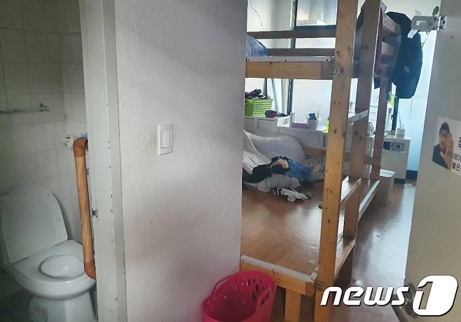 대전 중구 대흥동에 위치한 비인가 기숙형 IEM국제학교에서 학생과 교직원 등 127명이 신종 코로나바이러스 감염증(코로나19) 확진 판정을 받았다. 사진은 25일 IEM국제학교 내부 모습. (대전시 제공) 2021.1.25/뉴스1 © News1 김기태 기자