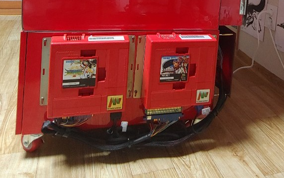 (우측에도 게임기 2개를 장착했다!)