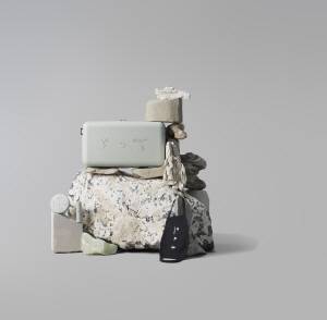 아모레퍼시픽이 오프화이트와 협업해 한정판 제품을 출시한다./사진=아모레퍼시픽 제공