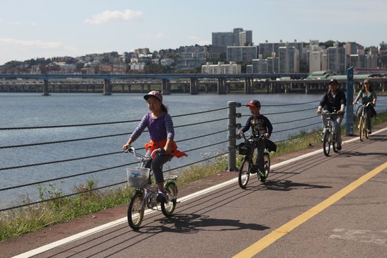 서울 성동구는 전 구민을 대상으로 '자전거 보험'을 들어 자전거 사고 때 보상을 받을 수 있도록 하고 있다. [사진 성동구]
