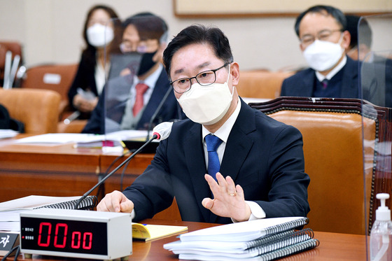 Rep. Park Beom-kye, justice minister nominee, speaks at his confirmation hearing in the Legislation and Judiciary Committee of the National Assembly in Yeouido, western Seoul, on Monday. [OH JONG-TAEK]