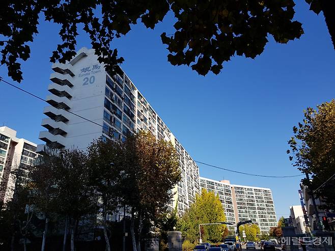 보증금 수억원에 월세 수백만원을 받는 임차계약이 강남 대단지 아파트에서 다수 체결되고 있다. 사진은 대치동 은마아파트 단지 전경.[헤럴드경제DB]