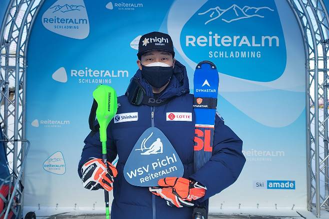 24일(현지 시간) 오스트리아 라이터랄름에서 열린 2020-2021 FIS컵 남자 회전에서 우승을 차지한 한국 알파인스키 간판 정동현. 사진=정동현