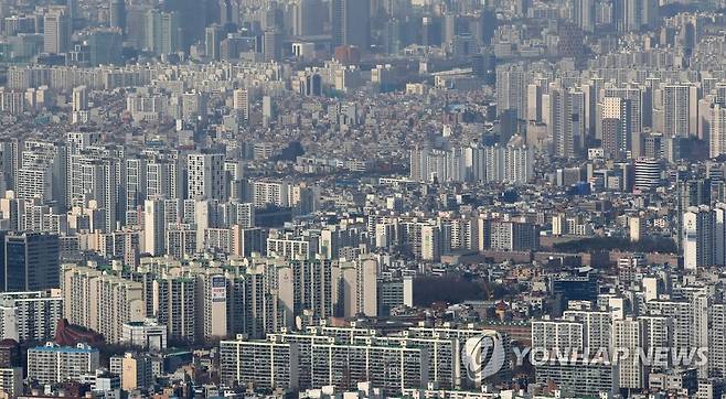 경기도 광주시 남한산성에서 바라본 서울 아파트 단지 모습 [연합뉴스 자료사진]