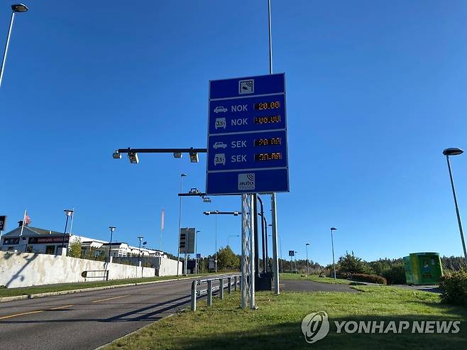 지난해 9월 노르웨이와 스웨덴 국경 지대의 도로 [로이터=연합뉴스 자료사진]