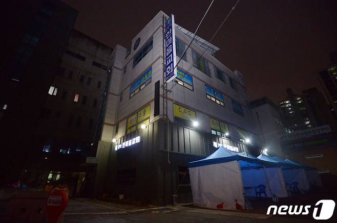 26일 오후 광주광역시 광산구 소재 TCS국제학교 앞이 한산한 모습을 보이고 있다. 이날 광주시에 따르면 해당 TCS국제학교와 관련 신종 코로나바이러스 감염증(코로나19) 확진자 100명이 발생했다.2021.1.26/뉴스1 © News1 정다움 기자