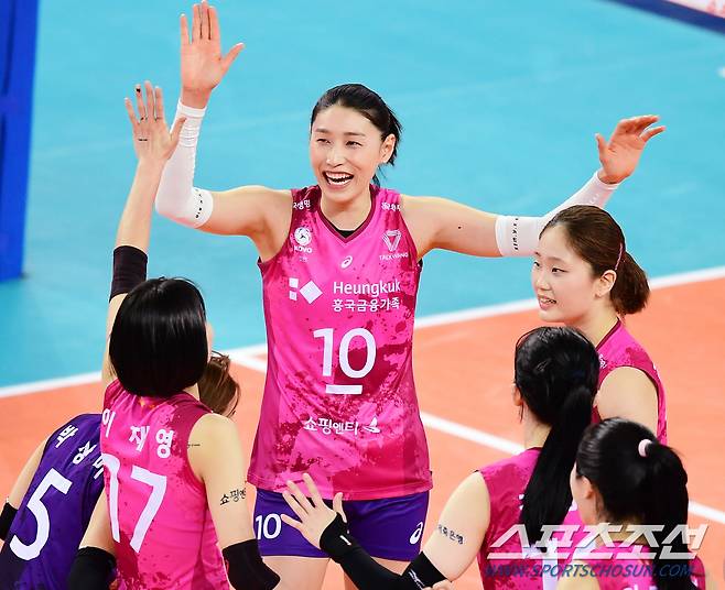 2020-2021 V리그 여자부 흥국생명과 GS칼텍스의 경기가 26일 인천 계양체육관에서 열렸다. 흥국생명 김연경이 득점에 성공한 후 기뻐하고 있다. 계양=정재근 기자 cjg@sportschosun.com/2021.1.26/