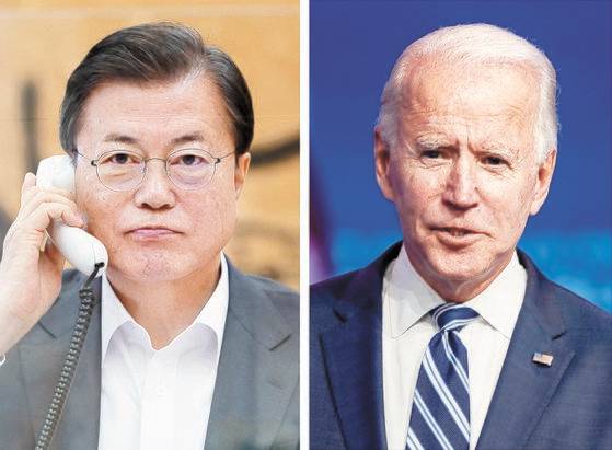 문재인 대통령이 지난해 11월 12일 오전 청와대 관저 접견실에서 당선인 신분이던 조 바이든 미국 대통령과 첫 전화 통화를 하고 있다. 청와대 제공·