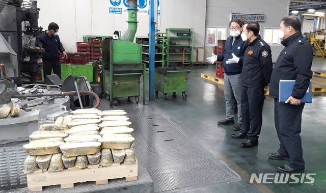 [증평=뉴시스]염병선 증평소방서장, 화재예방 현장지도. (사진=증평소방서 제공) photo@newsis.com