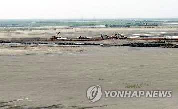 매립 공사 중인 새만금 갯벌 [사진은 기사와 직접 관련이 없습니다.]
