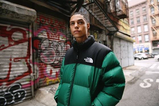 노스페이스도 복고 제품의 인기에 힘입어 2020년 겨울 ‘1996 에코 눕시 재킷’을 선보였다. 사진 노스페이스