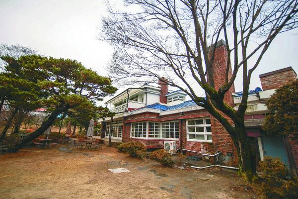 ‘테미오래’로 재탄생한 옛 충남도지사 공관.