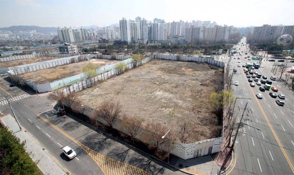 8년째 공터로 비어 있는 상암 롯데몰 예정지 전경.[매경DB]