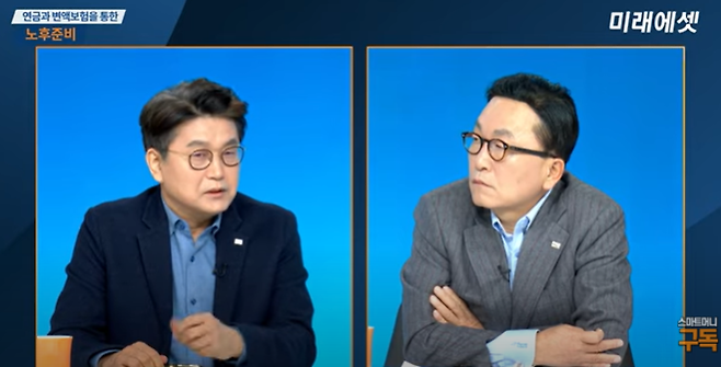 김경록 미래에셋자산운용 투자와연금센터 사장(왼쪽)이 박현주 미래에셋금융그룹 회장과 대화를 나누고 있다 / 사진=미래에셋대우