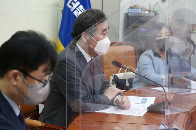 이낙연 더불어민주당 대표가 27일 국회에서 열린 한국학원총연합회 간담회에서 발언하고 있다. [연합]