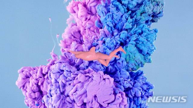 [서울=뉴시스] 염지혜, 분홍 돌고래와의 하룻밤, 21분 47초, 2015