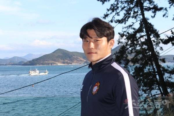 경남FC  뉴 캡틴  황일수가 동계전지훈련이 이뤄진 경남 통영에서 스포츠동아와 만나 새 시즌을 향한 다부진 의지를 전하고 있다. 통영 | 남장현 기자