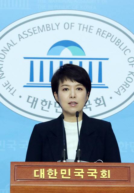 김은혜 국민의힘 대변인은 28일 국회에서 기자회견을 열고 고위공직자범죄수사처에 대해 합헌 결정을 내린 헌법재판소를 맹비판했다.(사진=연합뉴스)