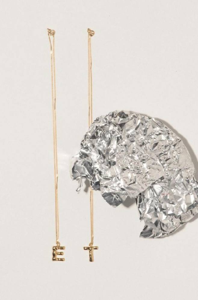 이니셜 펜던트의 네크리스는 20만원대, Completedworks