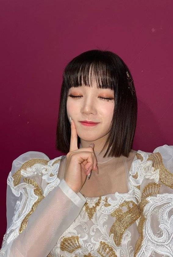 Song Yuqi posted several photos on the official SNS of (G)I-DLE on Friday, along with snowflake emojis.In the open photo, Song Yuqi is styled as a stage costume with straight hair and gold decoration. He takes various poses in a space that looks like a waiting room.A doll-like beauty and a lovely atmosphere catches the eye.Fans who encountered the photos responded such as Bobby Doll, It is so cute and Song Yuqi shining today.On the other hand, the group (G)I-DLE, which Song Yuqi belongs to, released the mini 4th album I burn on the 11th and is working as the title song Hwa ().