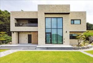 60평-박스 형태 모던함 강조한 아산주택    더존하우징 제공