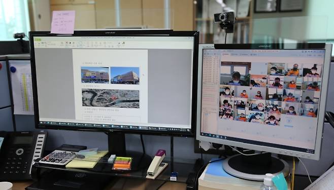 긴급구조통제단 기능숙달 도상훈련이 코로나19 확산 방지를 위한 비대면 영상회의 방식으로 진행되고 있다. 안동소방서 제공