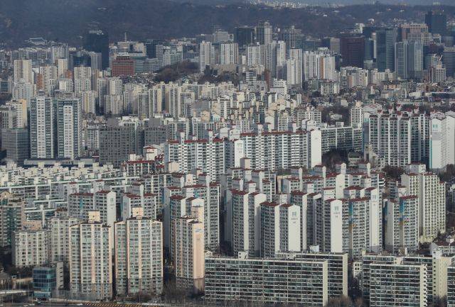 서울 여의도 63빌딩에서 바라본 서울 시내 아파트 모습. 연합뉴스