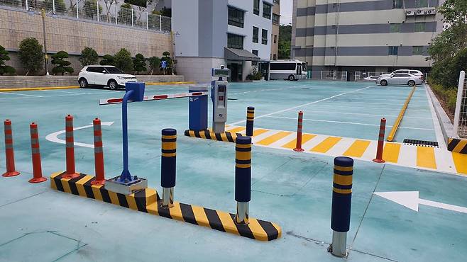 부산 금정구는 물리적 주차공간 확충의 한계를 극복하고 유휴 주차 공간 활용으로 공유경제 활성화를 도모하기 위해 ‘부설주차장 개방 지원 사업’을 추진한다./사진=금정구