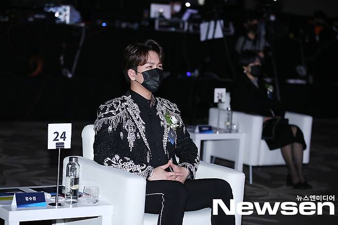 2021 South Korea First Brand Awards were held online on the afternoon of January 28th.Singer Kim Soo Chan attended the awards on the day. (Photo-providing = The Korea Consumer Forum)