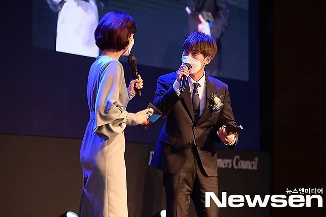 2021 Korea First Brand Awards was held online on the afternoon of January 28th.Seo Eunkwang attends the Awards and speaks his feelings after winning the mens entertainment stone category. (Photo-providing = Korea Consumer Forum)