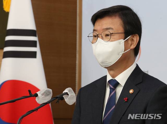 [서울=뉴시스]김명원 기자 = 문성혁 해양수산부 장관.  2021.01.19. kmx1105@newsis.com