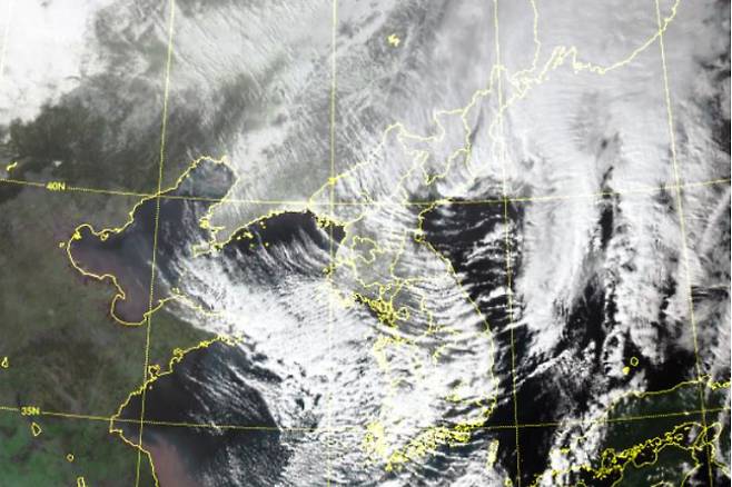 천리안 2A호 위성이 관측한 한반도. 기상청 홈페이지 캡처