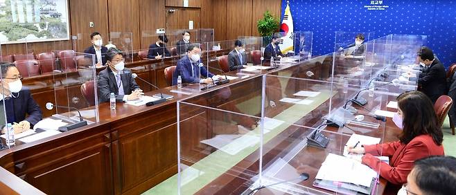 (서울=연합뉴스) 외교부가 미국 바이든 행정부 출범을 계기로 대미 정책공공외교를 효율적으로 추진하기 위해 '대미 정책소통 태스크포스(TF)'를 구성하고 28일 첫 회의를 하고 있다. 2021.1.28 [외교부 제공, 재판매 및 DB 금지]