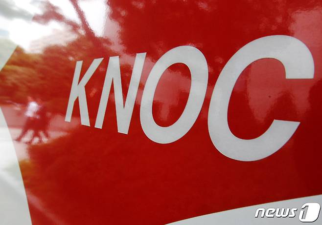 한국석유공사의 영문 약자인 KNOC. © 로이터=뉴스1