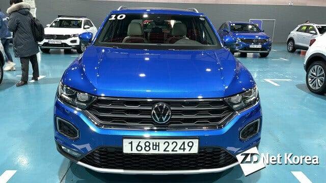 폭스바겐 티록 라베나 블루 색상