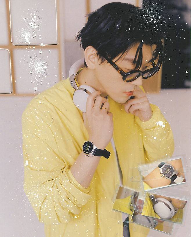 이덕형) 스타일리시한 러버 스트랩과 직관적인 디스플레이로 손쉬운 사용이 가능한 ‘스마트 워치 서밋 라이트’는 1백12만원. 편안한 착용감과 뛰어난 음질 그리고 액티브 노이즈 캔슬링 기능까지 갖춘 그레이 컬러의 ‘스마트 헤드폰 MB01’은 83만원 모두 Montblanc.