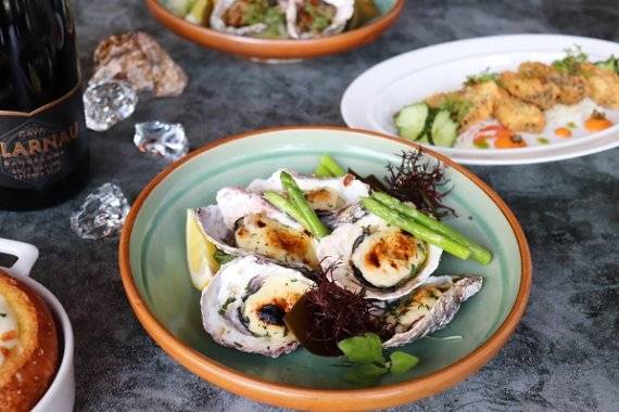 ▲겨울의 별미 '굴'을 주재료로 만든 '오이스터 록펠러(Oyster Rockefeller)'./제공=아난티 힐튼 부산