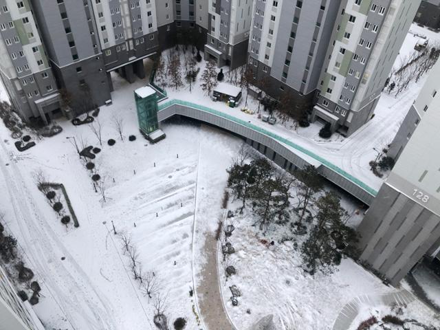 울산시가 공동주택 관리 플랫폼 구축에 나섰다. 사진은 눈 내린 울산 울주군 언양읍 한 아파트 단지(연합뉴스)