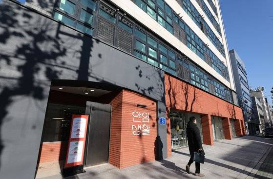 한국토지주택공사(LH)는 지난달 대학생·청년의 주거안정을 위해 청년 맞춤형 공유주택 '안암생활'을 공급했다. 코로나19 여파로 장기간 공실 상태에 있었던 도심 내 관광호텔을 리모델링한 것이다. [연합뉴스]