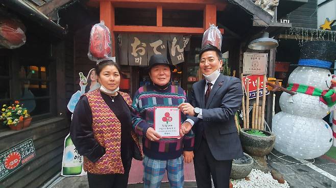 보소보소(대표 서형룡)와 미나미(대표 이승배)가 부산사회복지공동모금회(회장 신정택) 착한가게 862호, 863호로 가입했다.사랑의 열매 제공