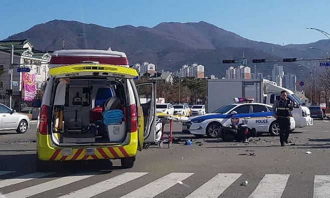 SUV 차량과 충돌한 40대 오토바이 배달원 숨져 [독자 제공. 재판매 및 DB 금지]