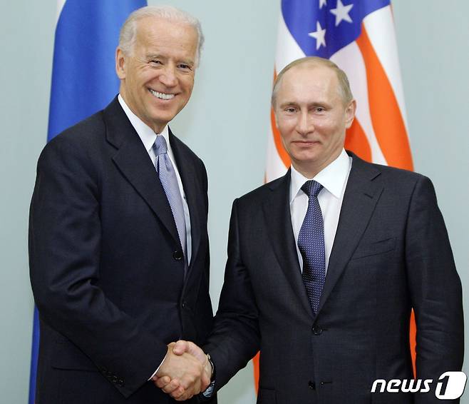 조 바이든(왼) 미국 대통령과 블라디미르 푸틴 러시아 대통령.   © AFP=뉴스1