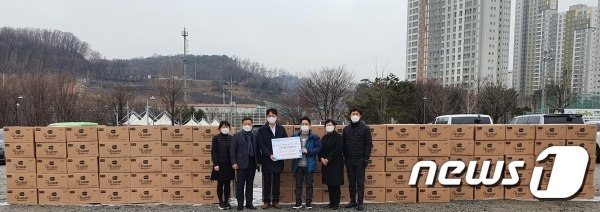 ㈜한글과컴퓨터(대표 변성준)가 코로나19 감염확산 방지를 위해 총 15만장의 마스크를 남양주시복지재단(대표이사 우상현)에 전달했다. © 뉴스1