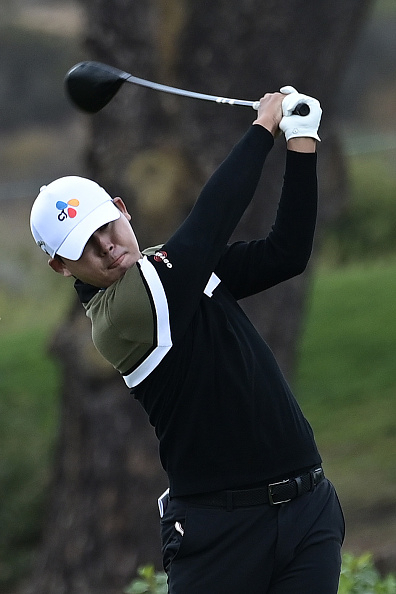 김시우가 30일(한국시간) 미국 캘리포니아주 라호야의 토리 파인스 골프 클럽 남코스에서 열린 PGA 투어 파머스 인슈어런스 2라운드에서 5번홀 티샷을 하고 있다. [게티이미지]
